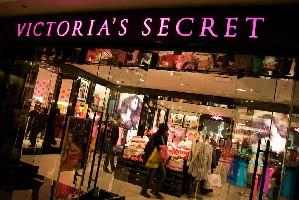 вид на магазин victoria s secret